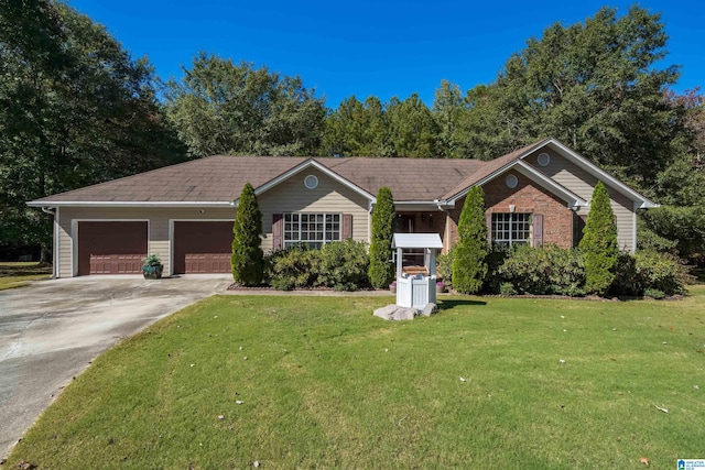 single story home featuring a front yard