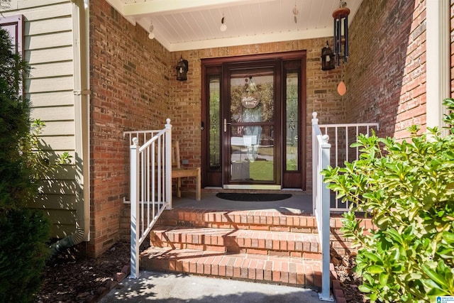 entrance to property featuring a porch