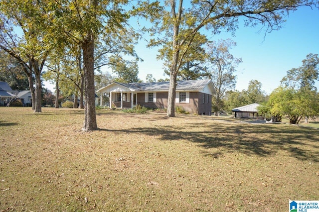 single story home with a front lawn