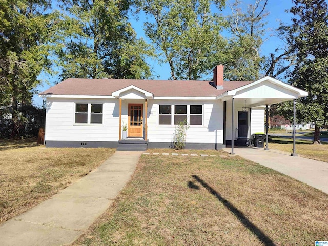 ranch-style house featuring a front lawn and a carport