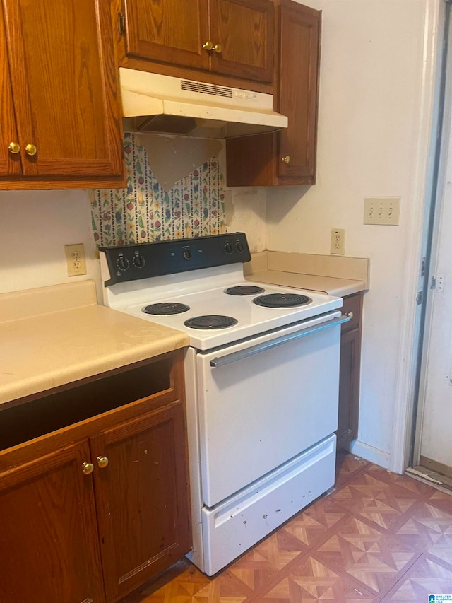 kitchen featuring electric stove and light parquet floors