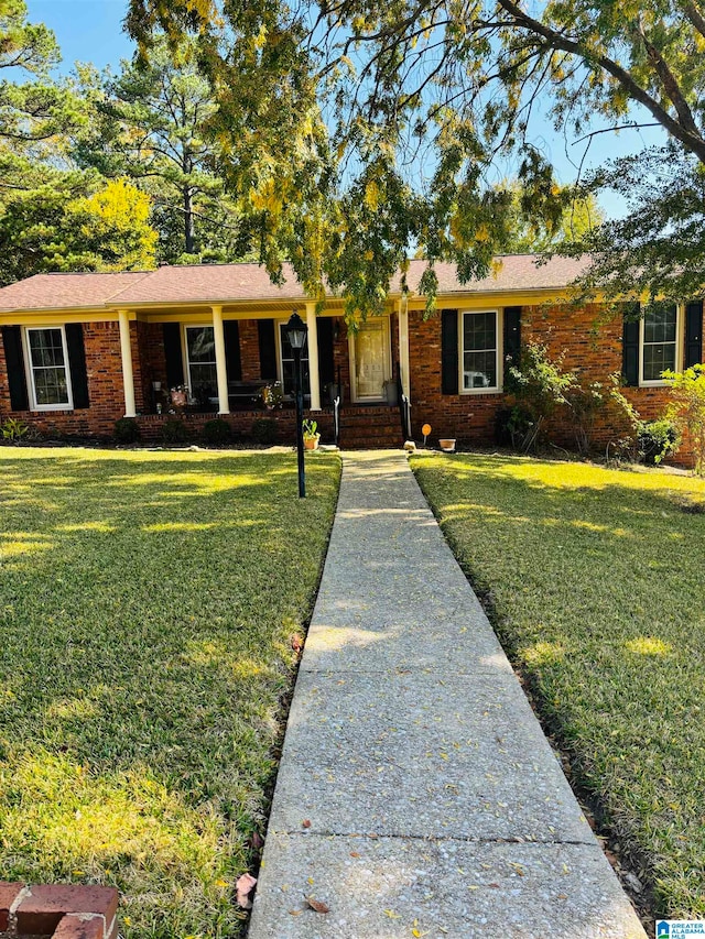 single story home with a front yard