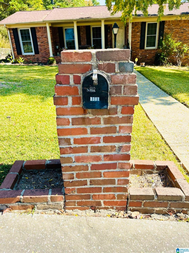 view of front of house with a front yard