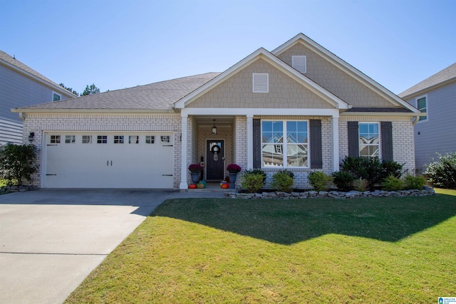 craftsman house featuring a front lawn and a garage