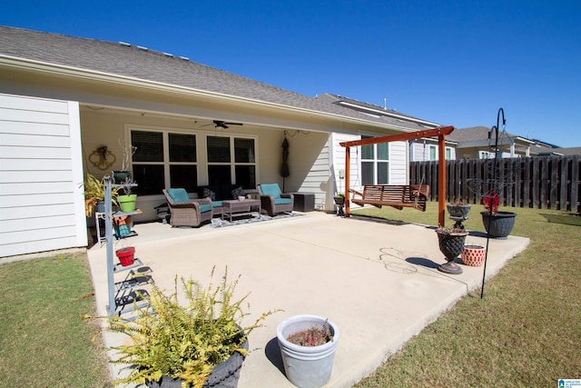 view of patio featuring ceiling fan and outdoor lounge area