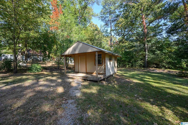 view of outdoor structure featuring a yard