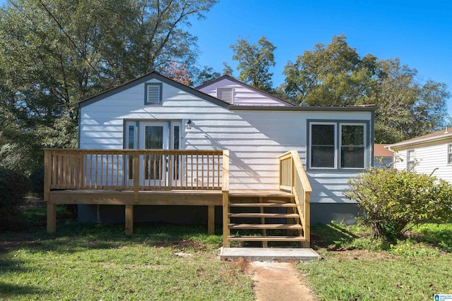 view of front of home featuring a front yard and a wooden deck