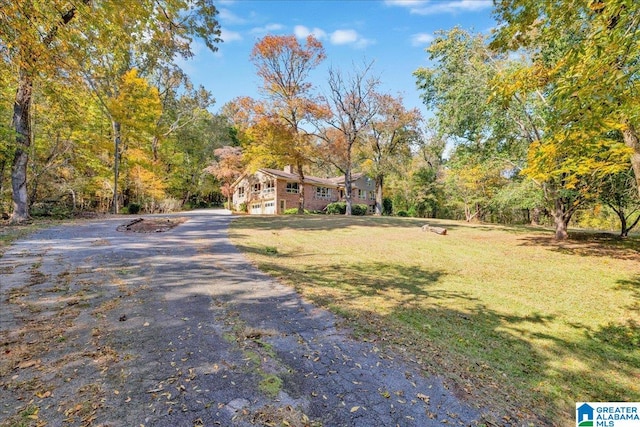 view of front of house with a front lawn