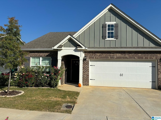 view of front facade featuring a garage and a front lawn