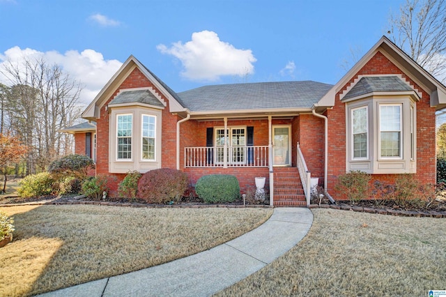 view of front of house featuring a porch and a front yard