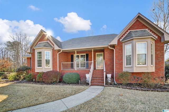 view of front of property featuring a front lawn and covered porch