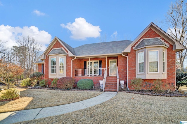 view of front of home featuring covered porch and a front lawn