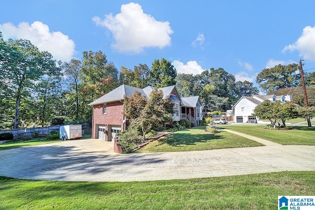 view of front facade featuring a garage and a front yard