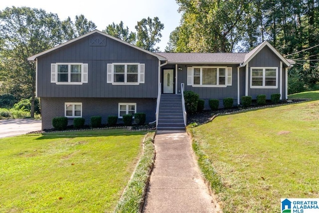 view of front of house with a front yard