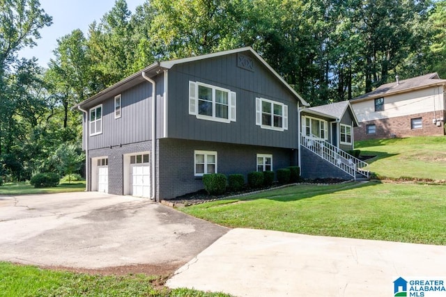 view of front of property featuring a front yard and a garage