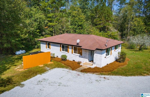 view of front of house featuring a front yard