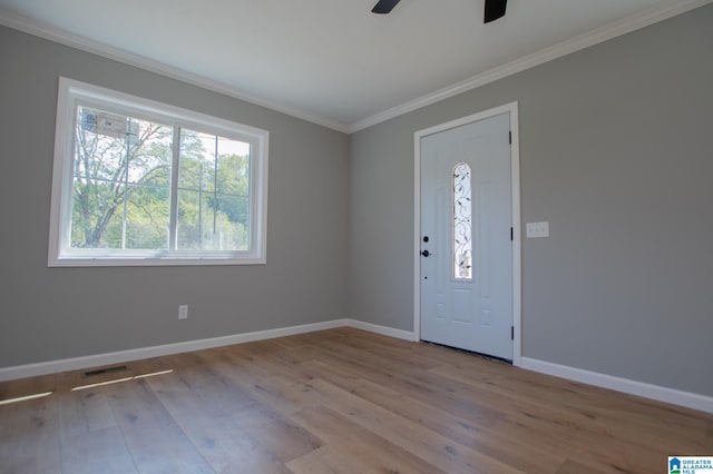 entryway featuring ornamental molding, light hardwood / wood-style flooring, and ceiling fan