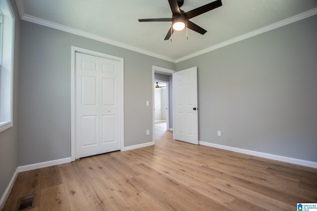 unfurnished bedroom featuring light hardwood / wood-style floors, a closet, ornamental molding, and ceiling fan