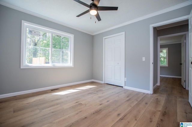 unfurnished bedroom with ornamental molding, multiple windows, light hardwood / wood-style floors, and ceiling fan