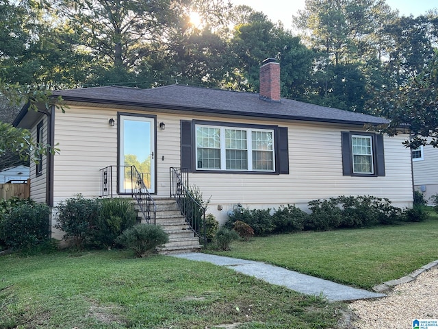 view of front of home featuring a front yard