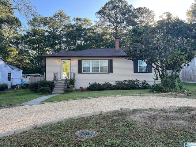 view of front of property with a front lawn