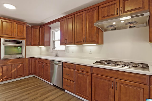 kitchen featuring sink, appliances with stainless steel finishes, and dark hardwood / wood-style floors