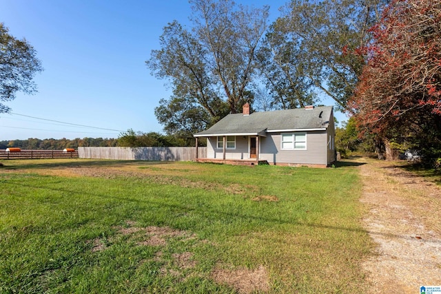 view of front of house with a front lawn