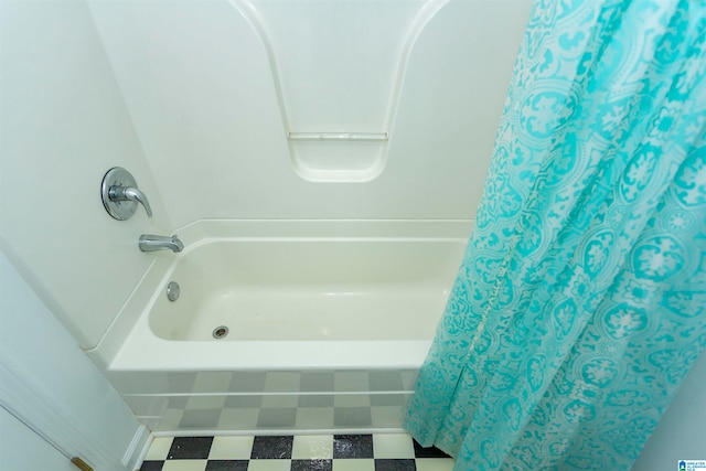 bathroom featuring shower / tub combo