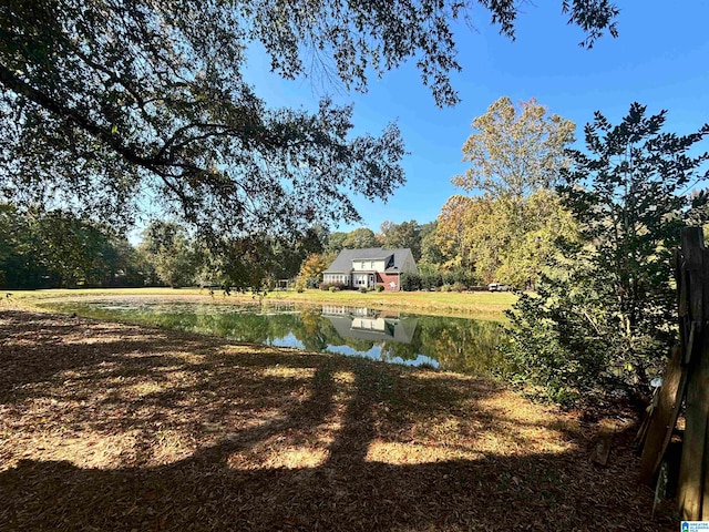 view of yard featuring a water view