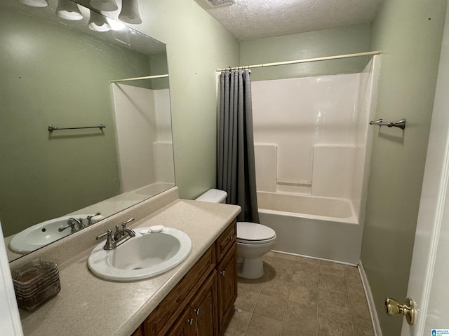 full bathroom featuring a textured ceiling, toilet, vanity, and shower / bath combo