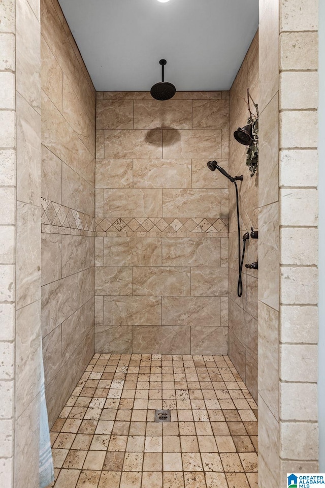 bathroom featuring tiled shower