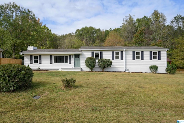 view of front of house featuring a front lawn