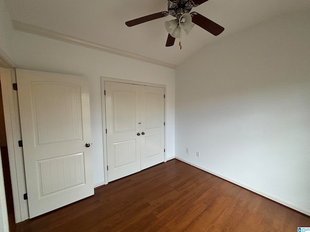 unfurnished bedroom with dark hardwood / wood-style floors, ceiling fan, and a closet