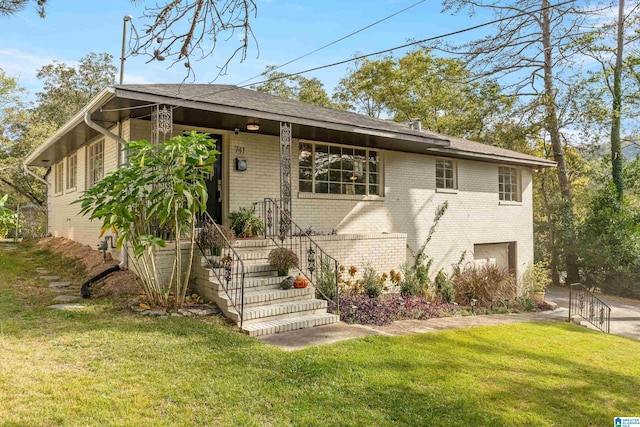 view of front of property with a front lawn