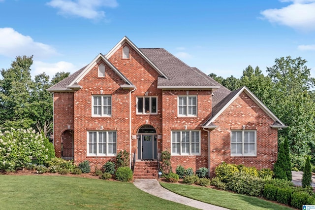 front facade featuring a front yard