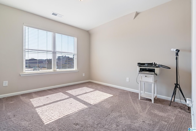 spare room with carpet flooring