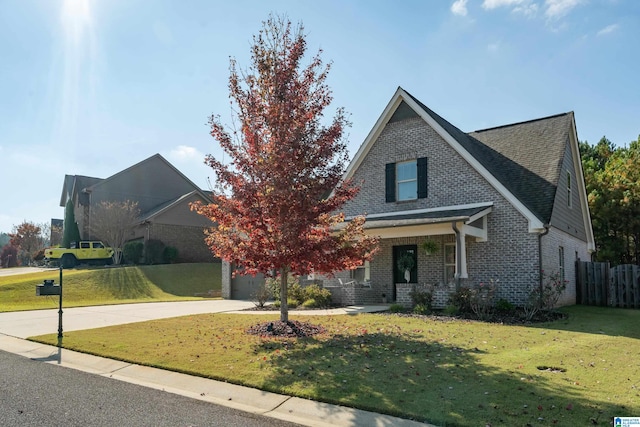 view of front facade featuring a front yard