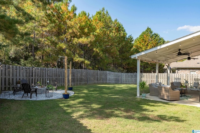 view of yard with outdoor lounge area, ceiling fan, and a patio area