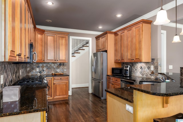 kitchen featuring dark wood-type flooring, kitchen peninsula, stainless steel appliances, backsplash, and decorative light fixtures