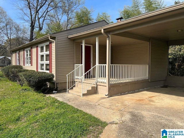 view of front facade featuring a porch and a carport