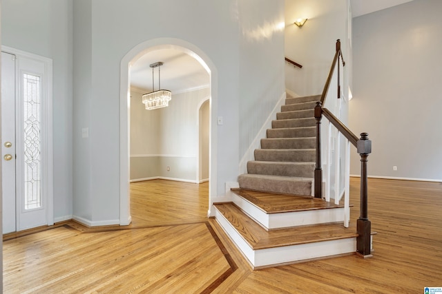 foyer featuring hardwood / wood-style floors, a chandelier, and ornamental molding