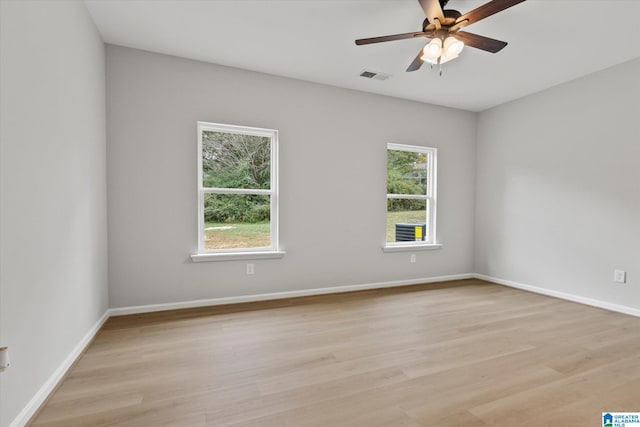 empty room featuring light hardwood / wood-style floors and ceiling fan