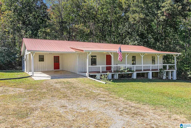 view of front facade with a front lawn and a porch