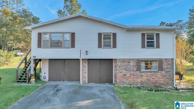 view of front of house with a front yard