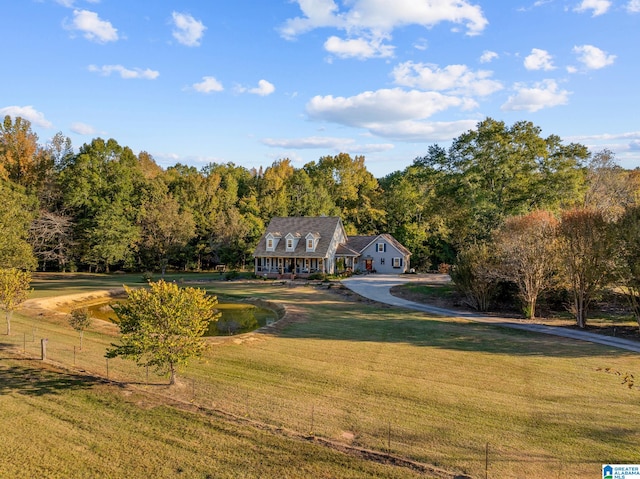 view of front of house featuring a front yard