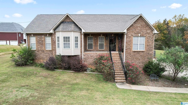 view of front of home featuring a front yard