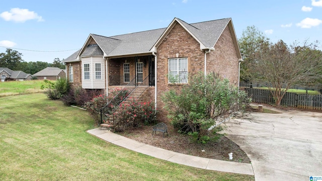 view of front of property with a front yard