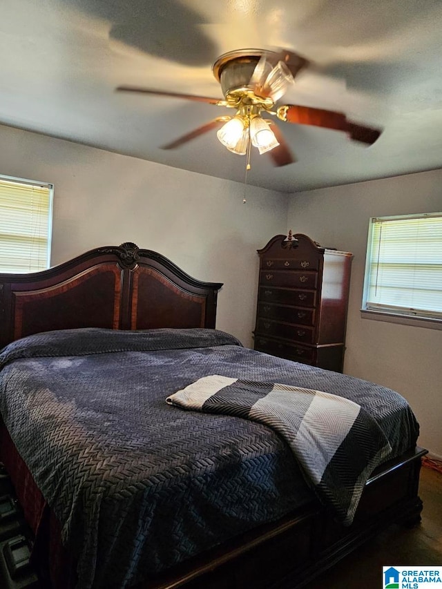 bedroom with ceiling fan