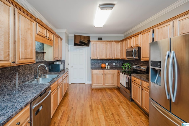 kitchen with sink, crown molding, light hardwood / wood-style floors, decorative backsplash, and appliances with stainless steel finishes