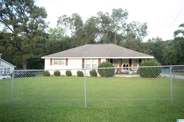 view of front of house featuring a front yard